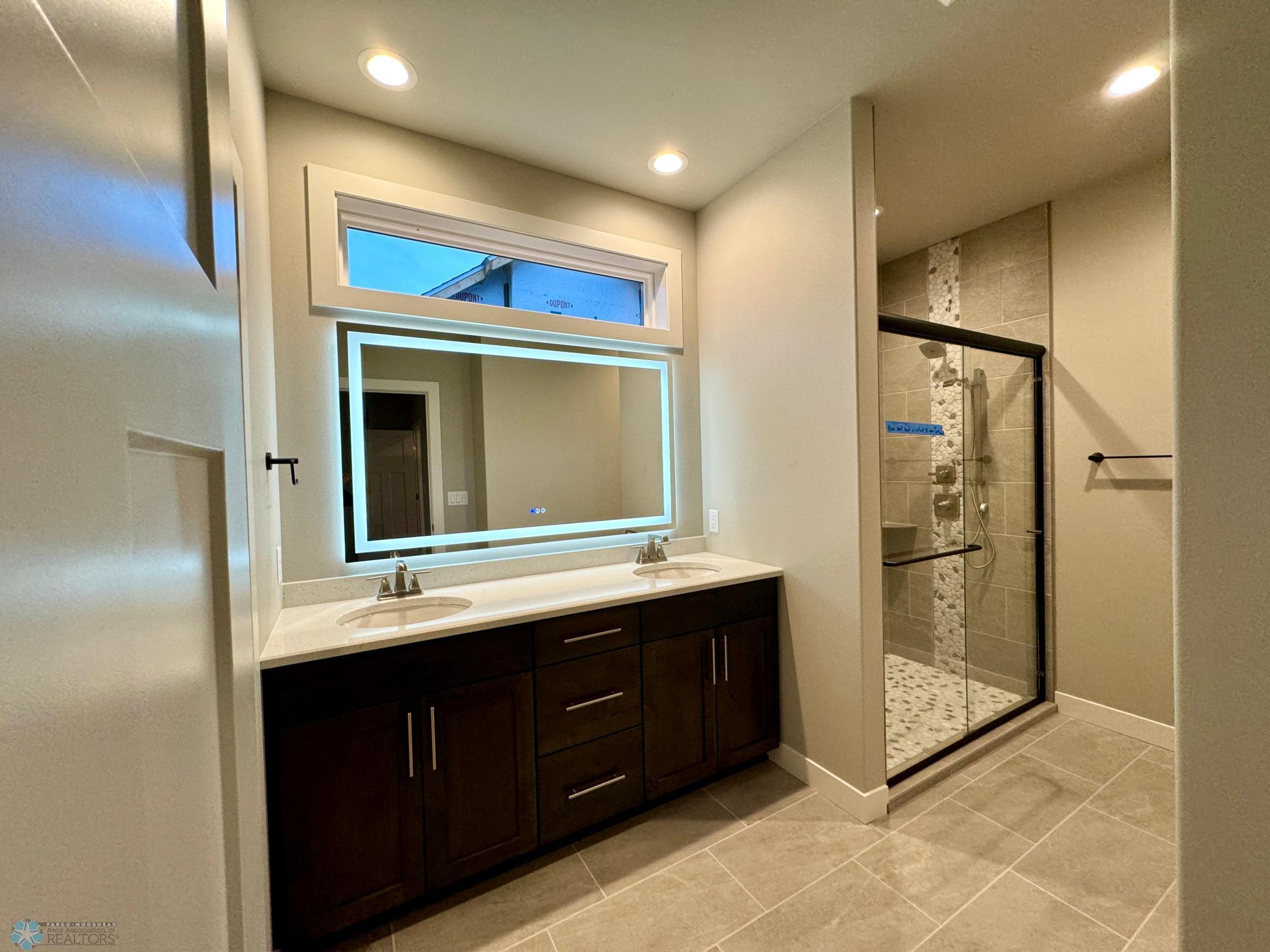 West Fargo, North Dakota 58078, United States, 2 Bedrooms Bedrooms, ,3 BathroomsBathrooms,Residential,Pending,36181