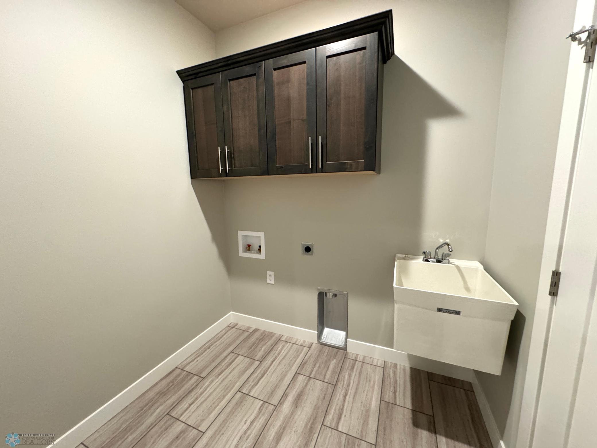 West Fargo, North Dakota 58078, United States, 2 Bedrooms Bedrooms, ,3 BathroomsBathrooms,Residential,Pending,36181