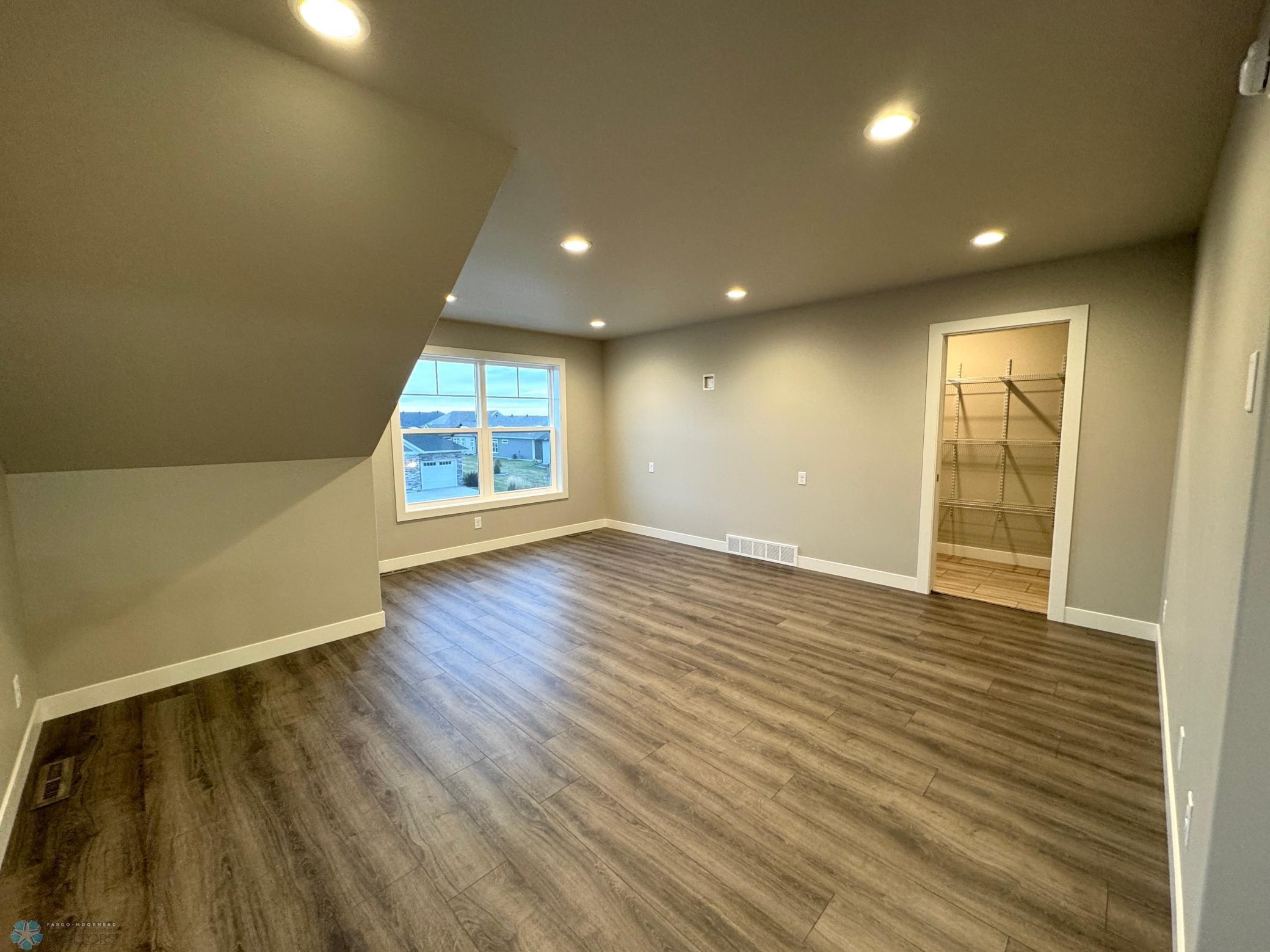 West Fargo, North Dakota 58078, United States, 2 Bedrooms Bedrooms, ,3 BathroomsBathrooms,Residential,Pending,36181