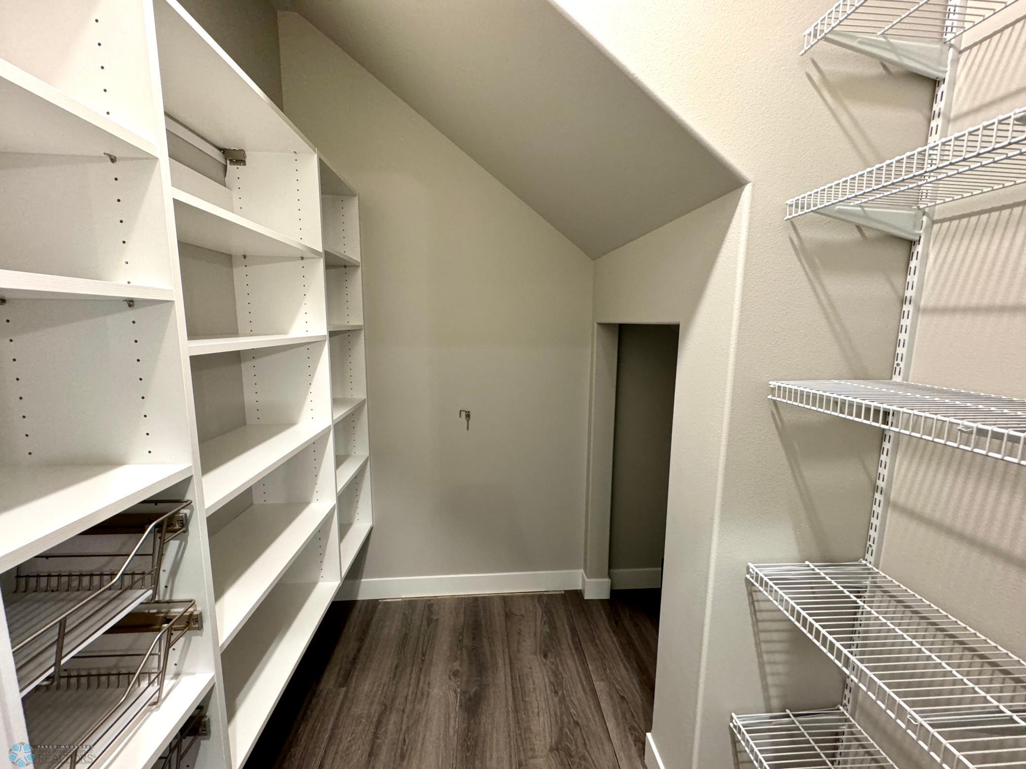 West Fargo, North Dakota 58078, United States, 2 Bedrooms Bedrooms, ,3 BathroomsBathrooms,Residential,Pending,36181