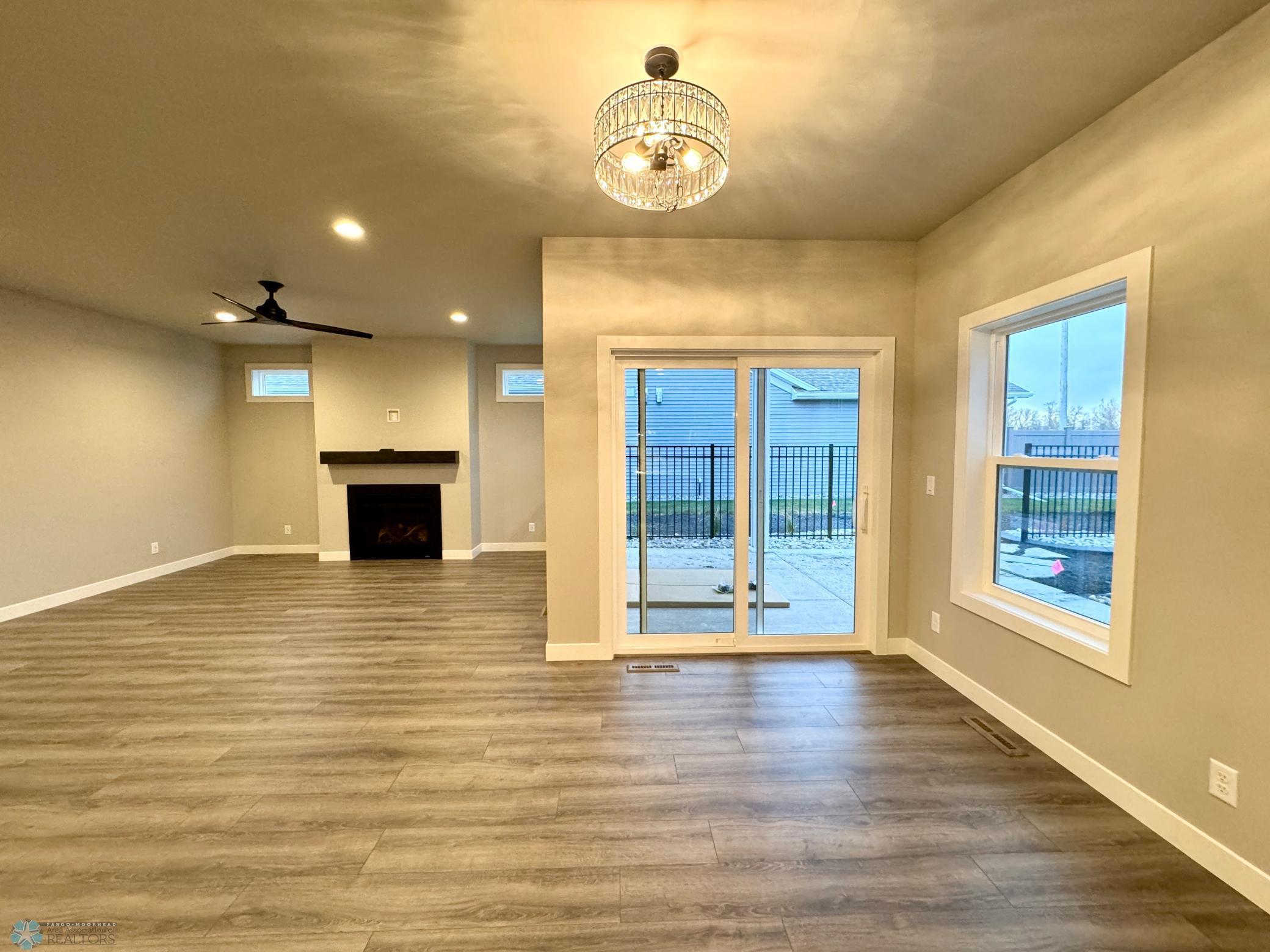 West Fargo, North Dakota 58078, United States, 2 Bedrooms Bedrooms, ,3 BathroomsBathrooms,Residential,Pending,36181