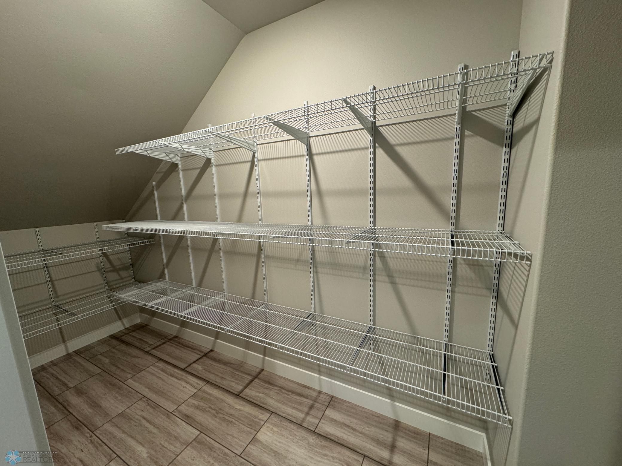 West Fargo, North Dakota 58078, United States, 2 Bedrooms Bedrooms, ,3 BathroomsBathrooms,Residential,Pending,36181