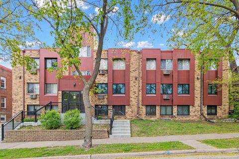 Condo For Sale - 520 Ridgewood Avenue<br/> Minneapolis, MN 55403