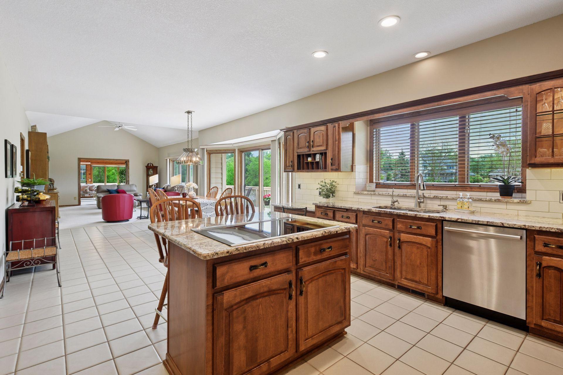 11824 Welters Way, Eden Prairie, Minnesota image 12