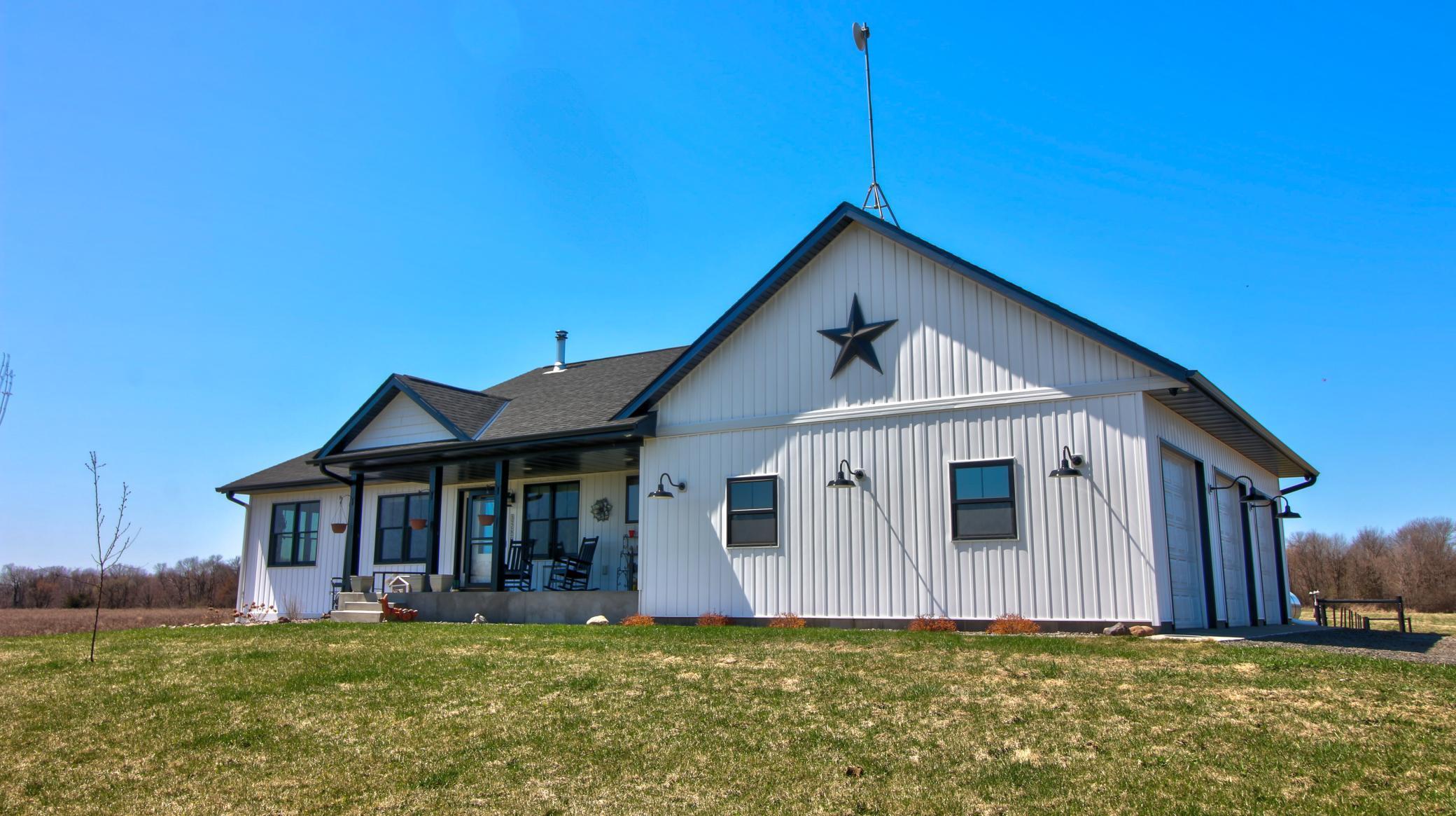 35806 Oasis Road, Lindstrom, Minnesota image 1