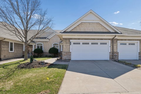Townhouse For Sale - 10100 Indigo Drive<br/> Hennepin County, Eden Prairie, MN 55347