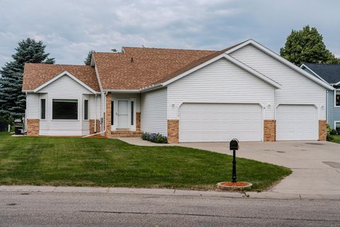 Homes For Sale - 3317 Westmoor Drive<br/> Clay County, Moorhead, MN 56560