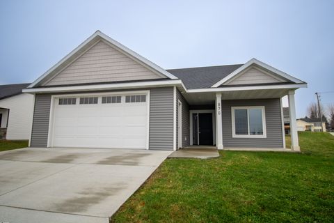 Homes For Sale - 870 Bucknell Lane<br/> Stewartville, MN 55976