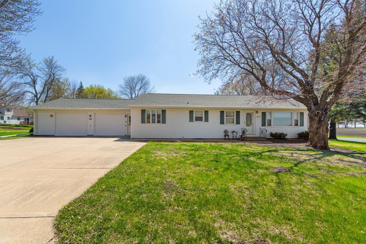 917 Court Avenue, Gaylord, Minnesota image 2