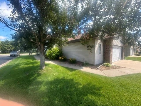 Townhouse For Sale - 1521 Wyldwood Lane<br/> Minneapolis, MN 55432