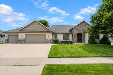 Homes For Sale - 117 Grovebrook Drive<br/> Mankato, MN 56001