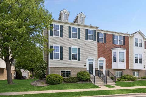 Townhouse For Sale - 7944 Stratford Circle<br/> Scott County, Shakopee, MN 55379