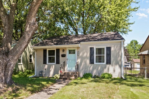Homes For Sale - 2047 Minnehaha Avenue<br/> Ramsey County, Saint Paul, MN 55119