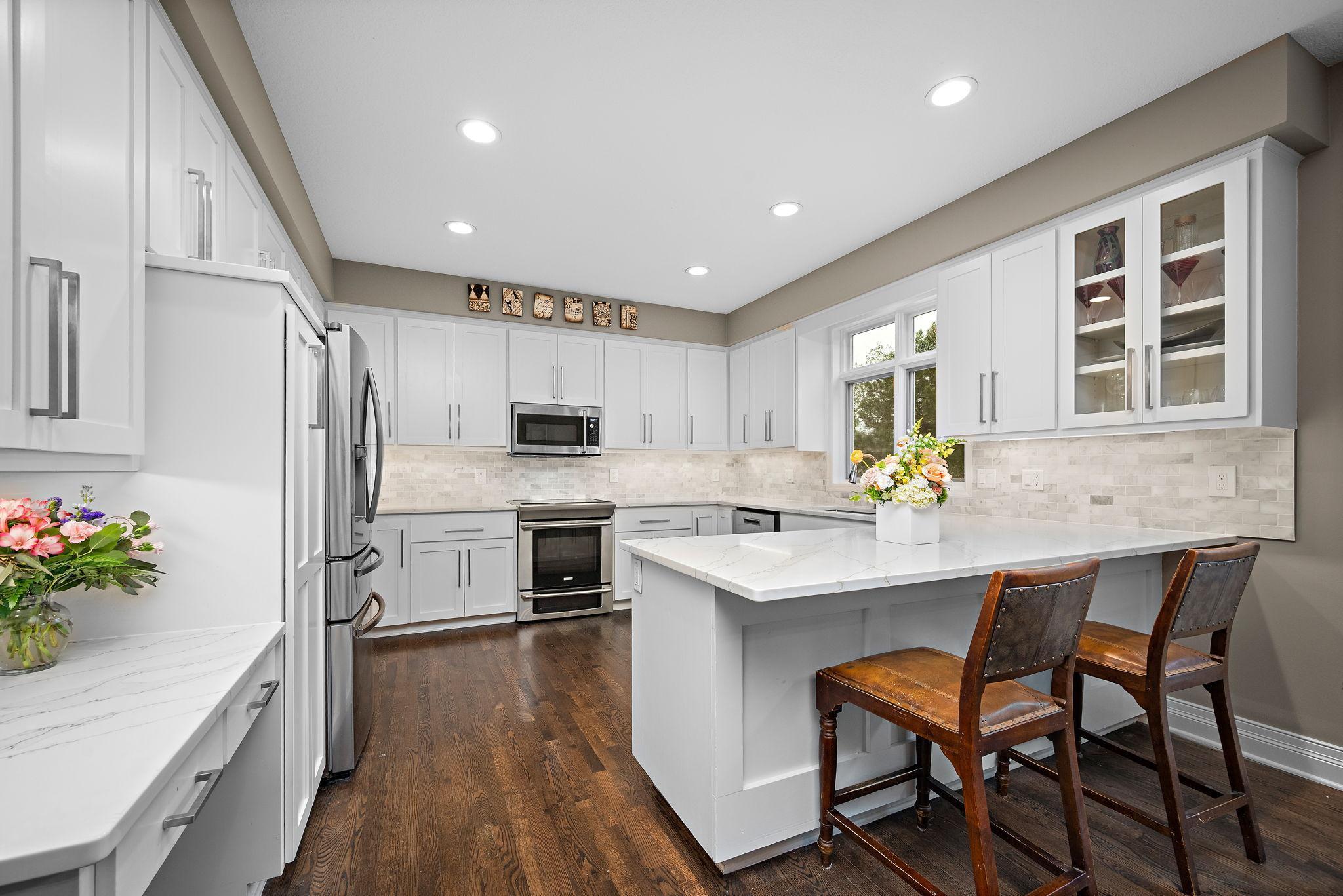 15375 Stanbury Curve, Eden Prairie, Minnesota image 9