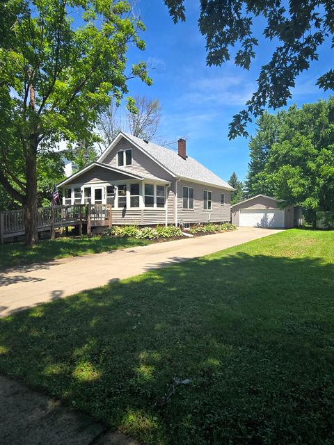 Homes For Sale - 704 Broadway Street<br/> Cleveland, MN 56017