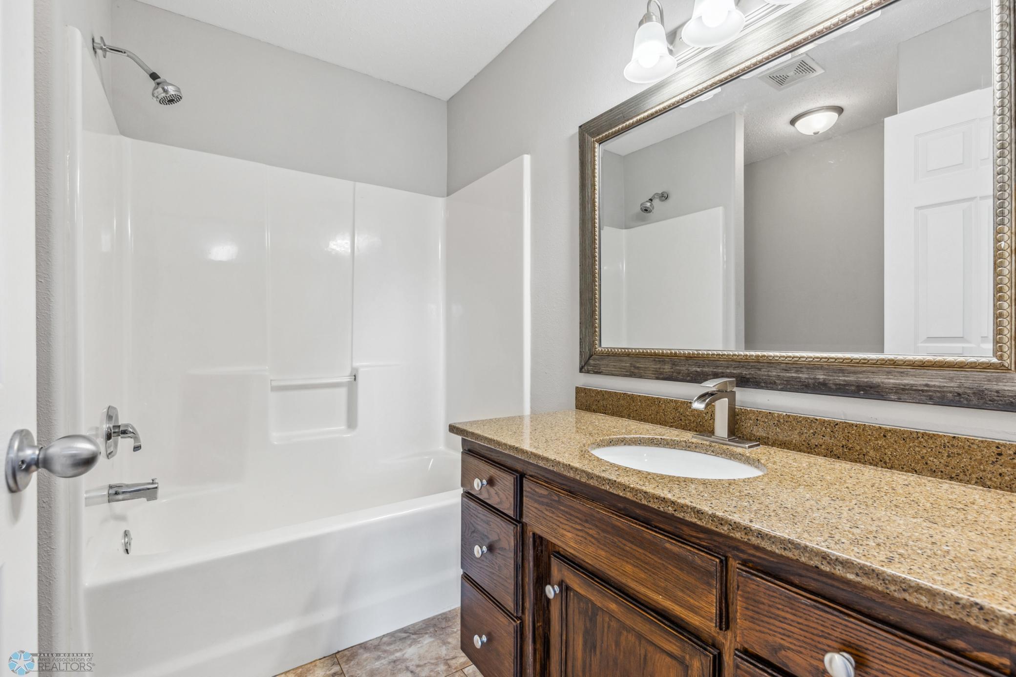 1586 Baywood Drive, West Fargo, North Dakota image 25