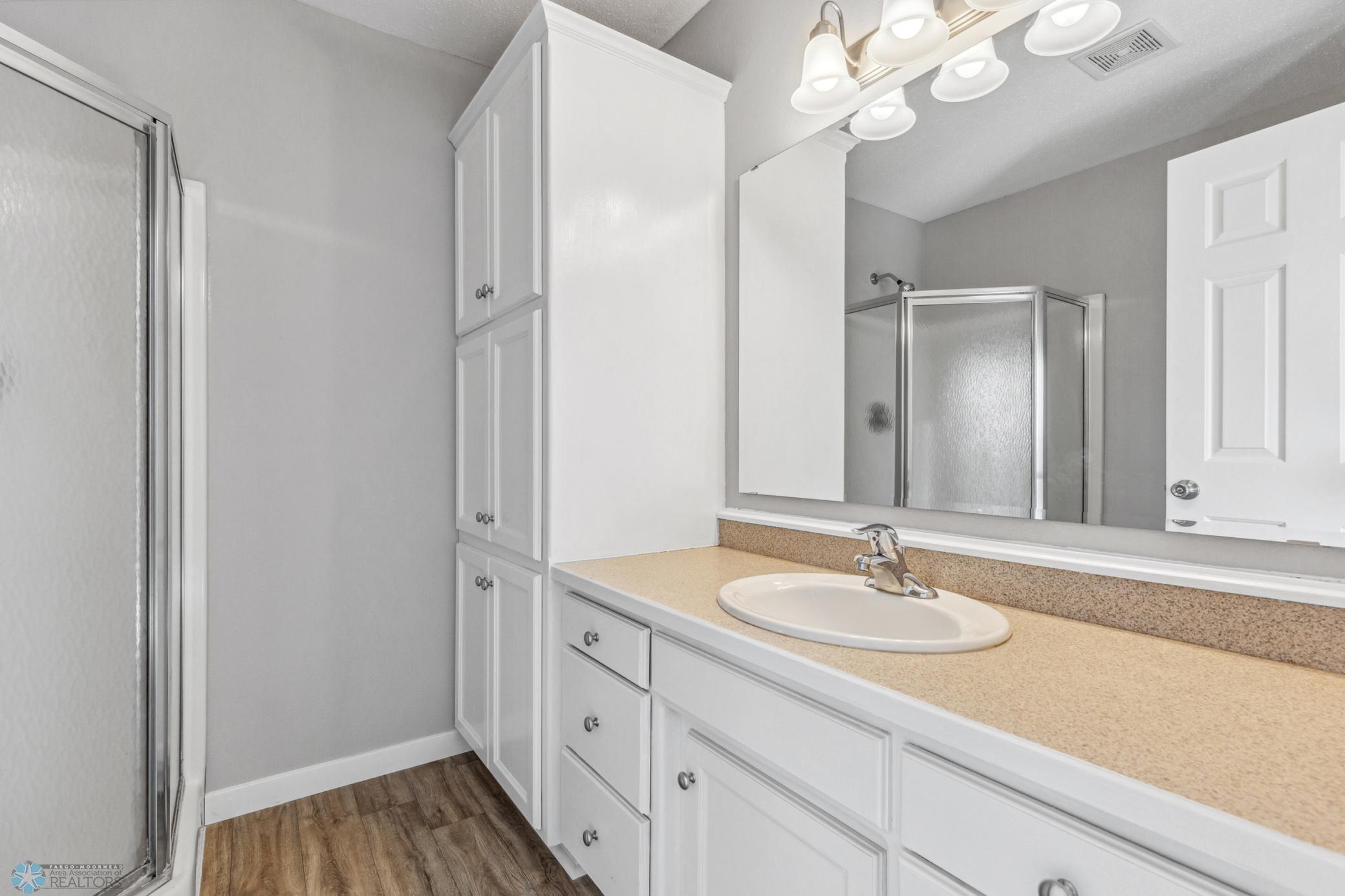 1586 Baywood Drive, West Fargo, North Dakota image 22