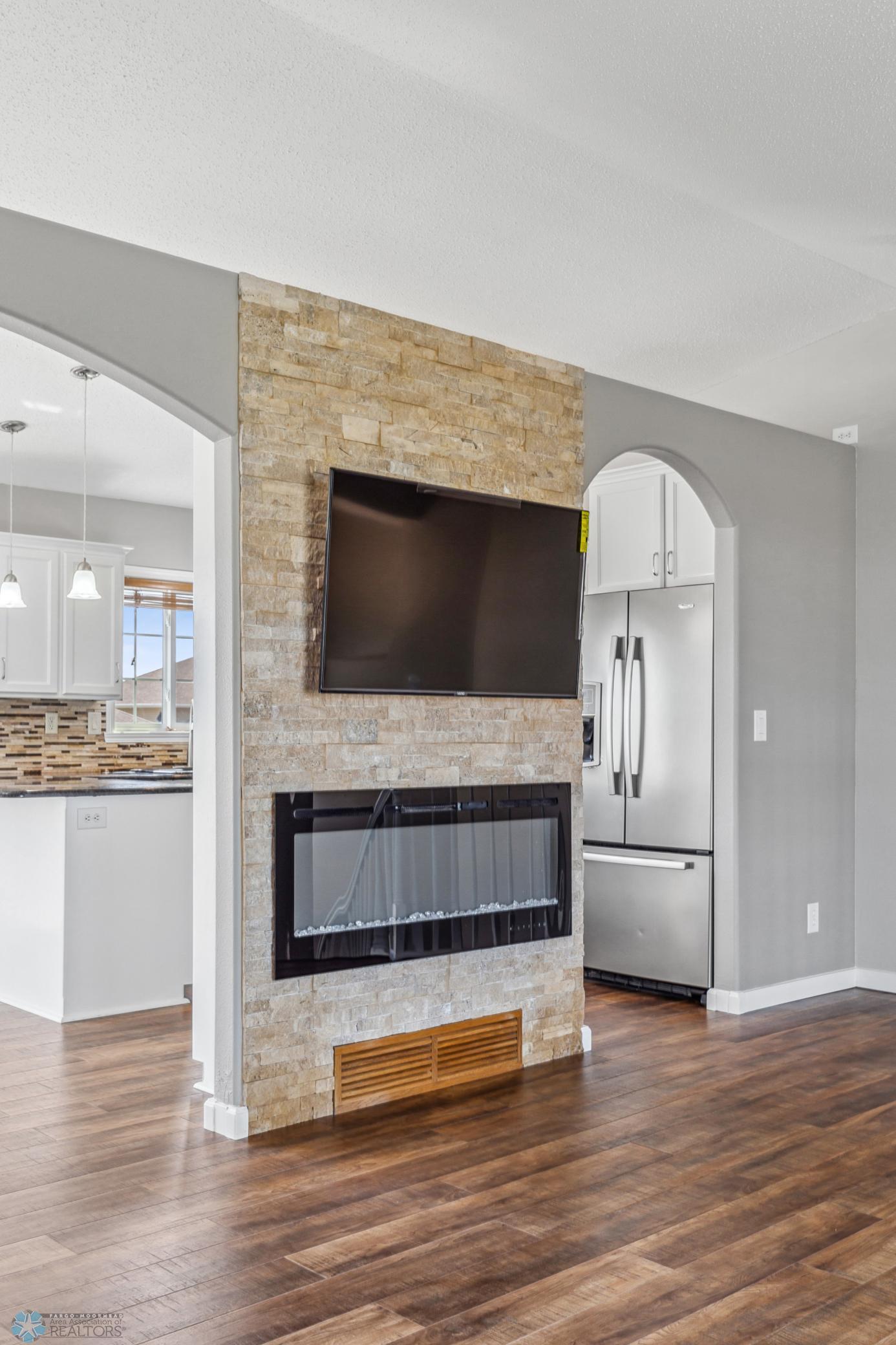 1586 Baywood Drive, West Fargo, North Dakota image 20