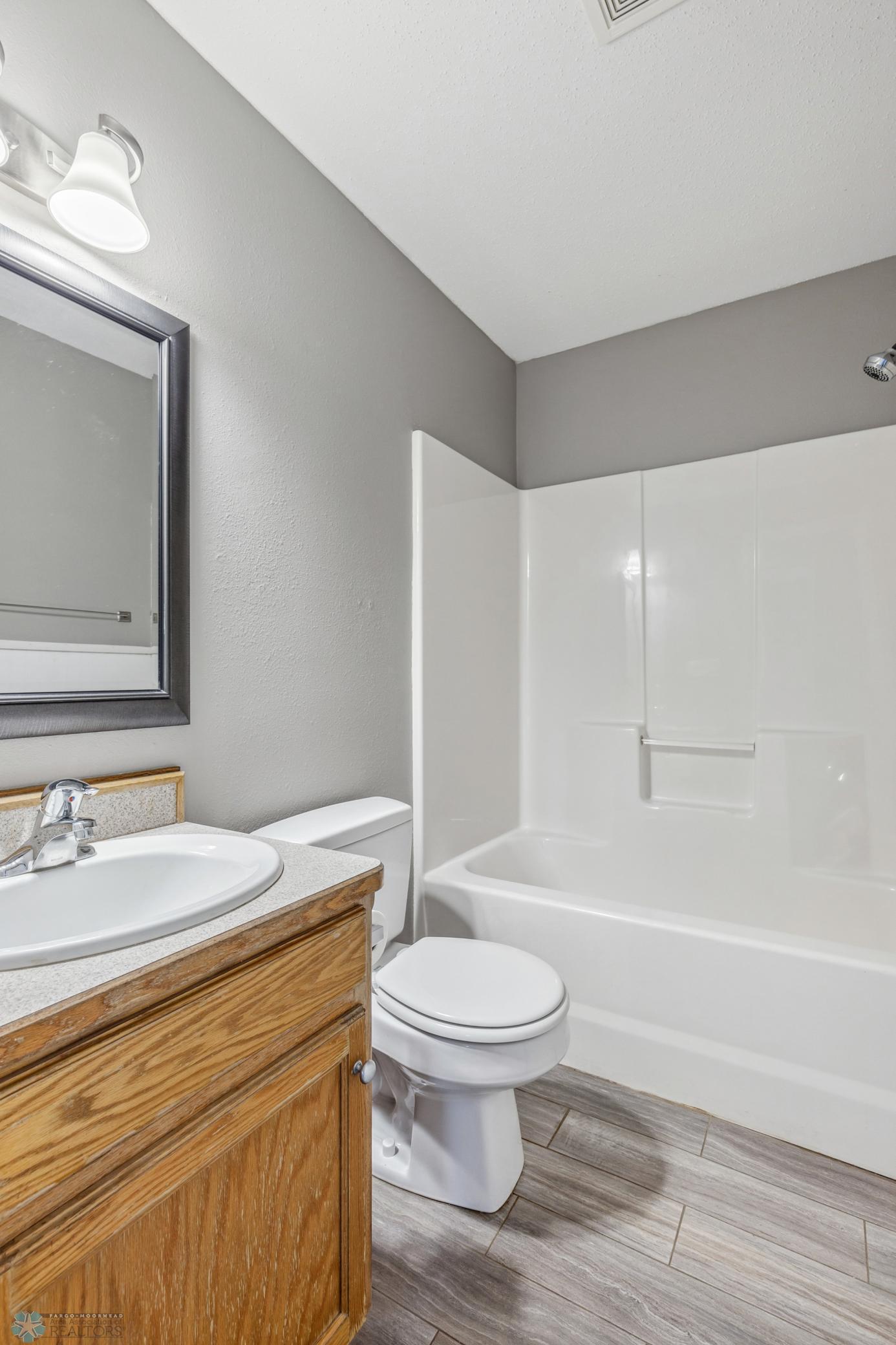 1586 Baywood Drive, West Fargo, North Dakota image 28