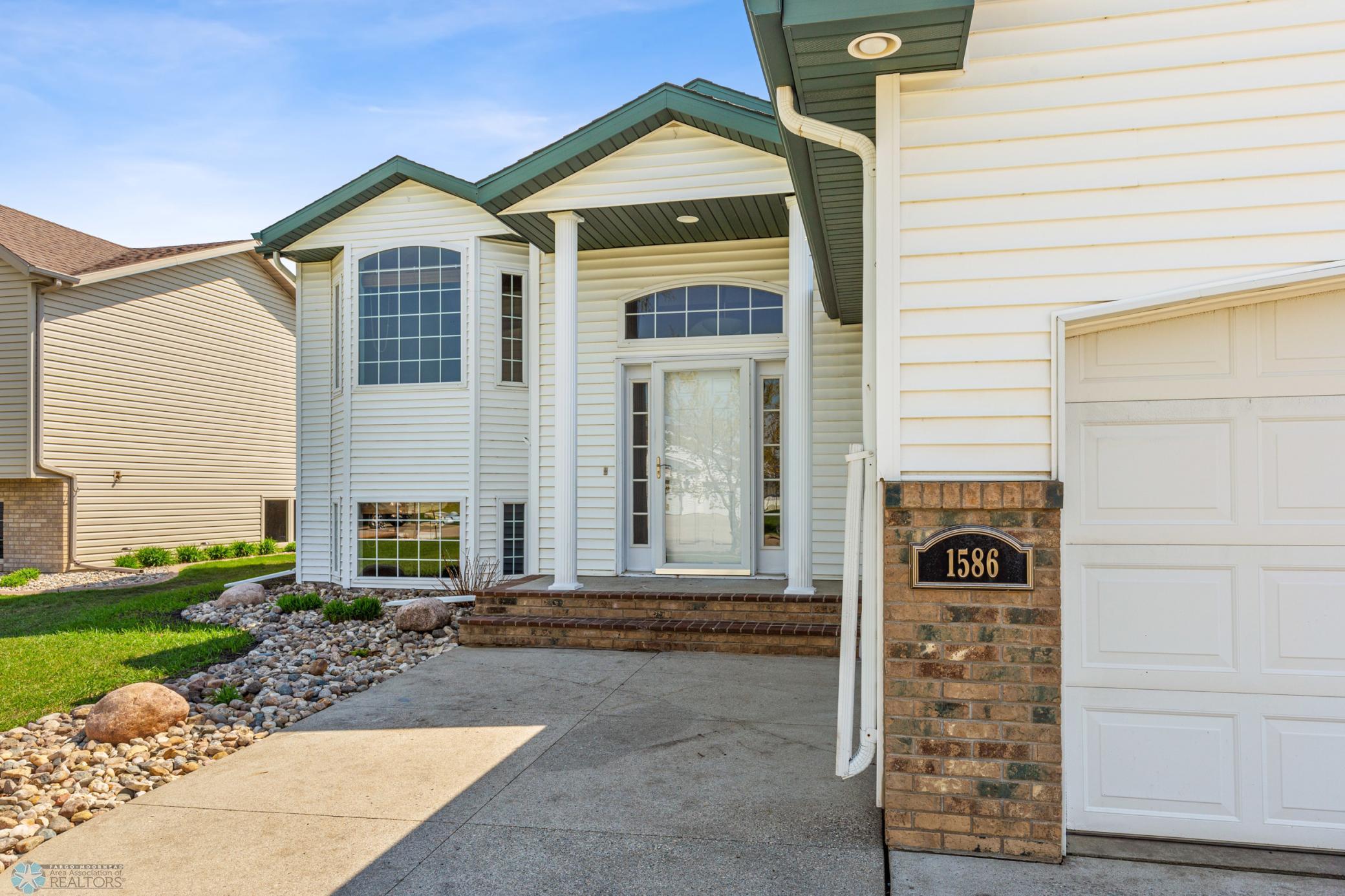 1586 Baywood Drive, West Fargo, North Dakota image 3