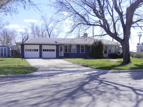 Homes For Sale - 411 5th Avenue<br/> Wahpeton, ND 58075