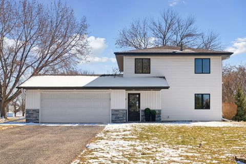 Homes For Sale - 1175 Lilac Circle<br/> Victoria, MN 55386