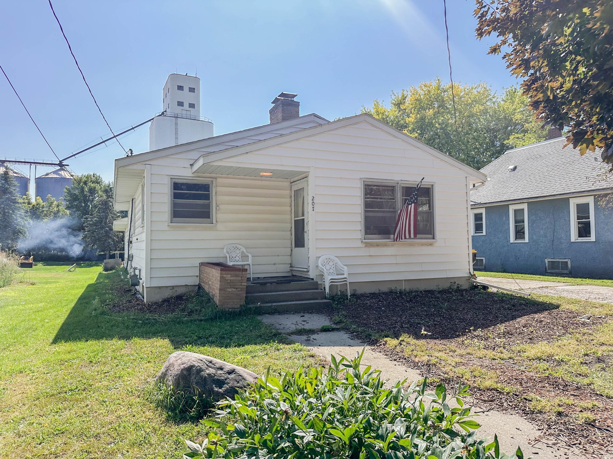 207 Emerson Avenue, Renville, Minnesota image 2
