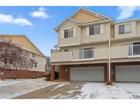 Townhouse For Rent - 7598 Crimson Lane<br/> Savage, MN 55378