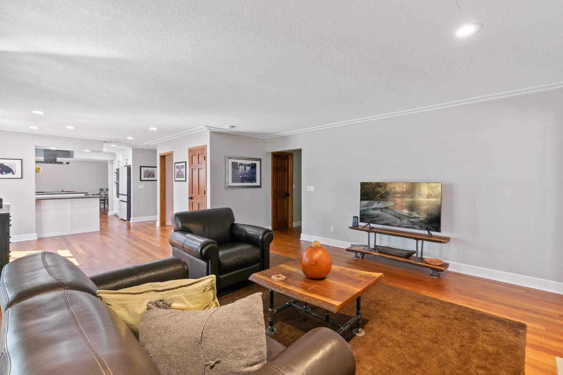 15011 Oakland Avenue, Burnsville, Minnesota image 24
