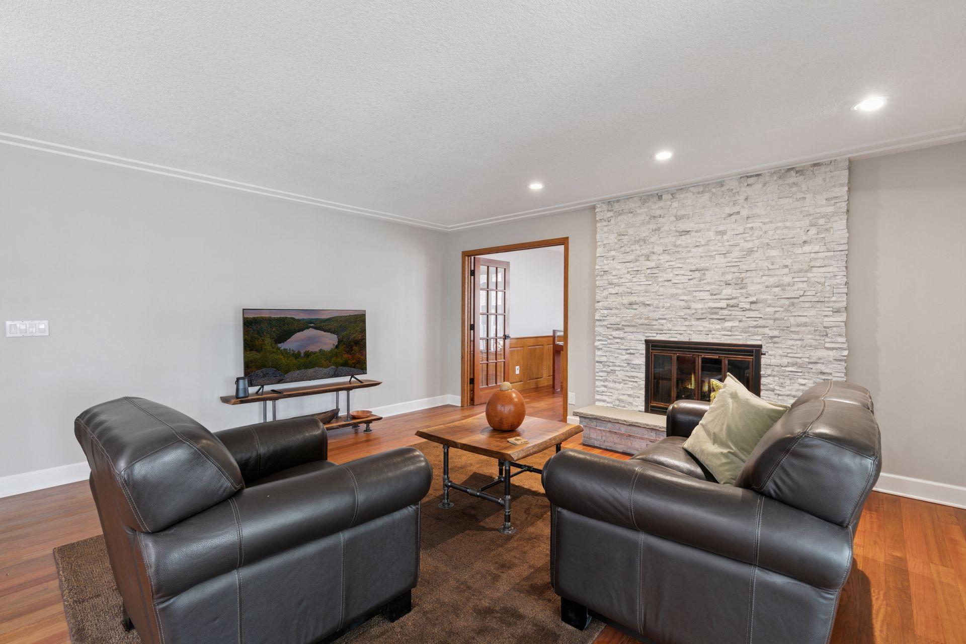 15011 Oakland Avenue, Burnsville, Minnesota image 21
