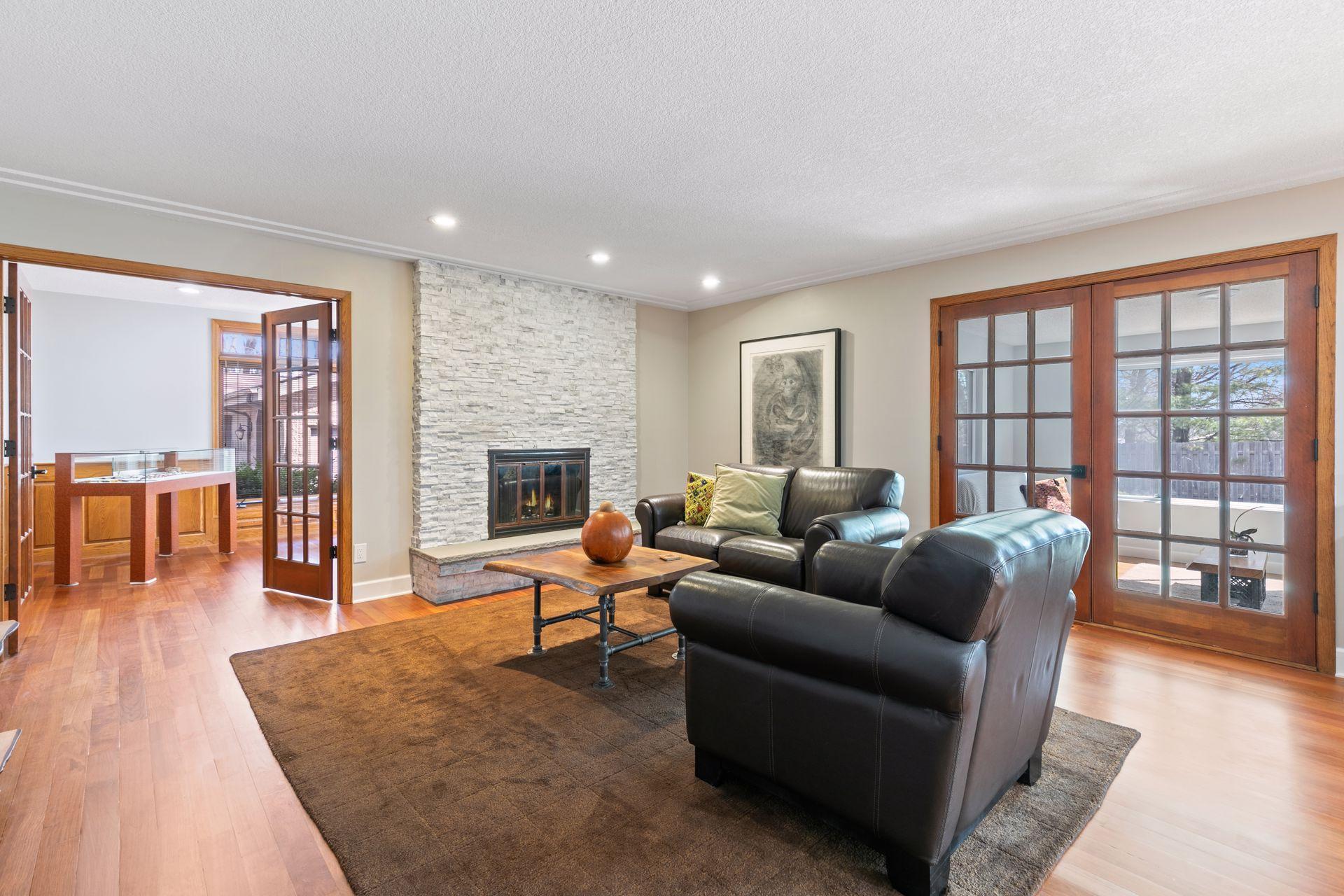 15011 Oakland Avenue, Burnsville, Minnesota image 23