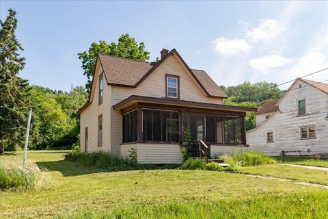 Homes For Sale - 1831 Bush Street<br/> Red Wing, MN 55066