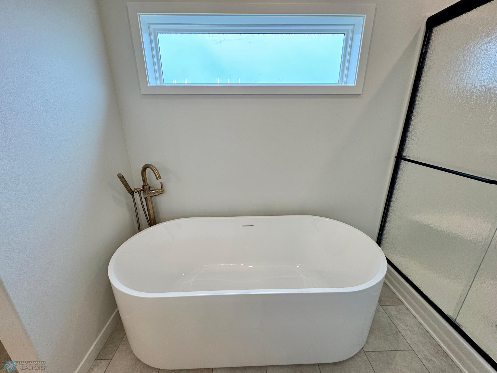 Kindred, North Dakota 58051, United States, 5 Bedrooms Bedrooms, ,3 BathroomsBathrooms,Residential,Pending,152842