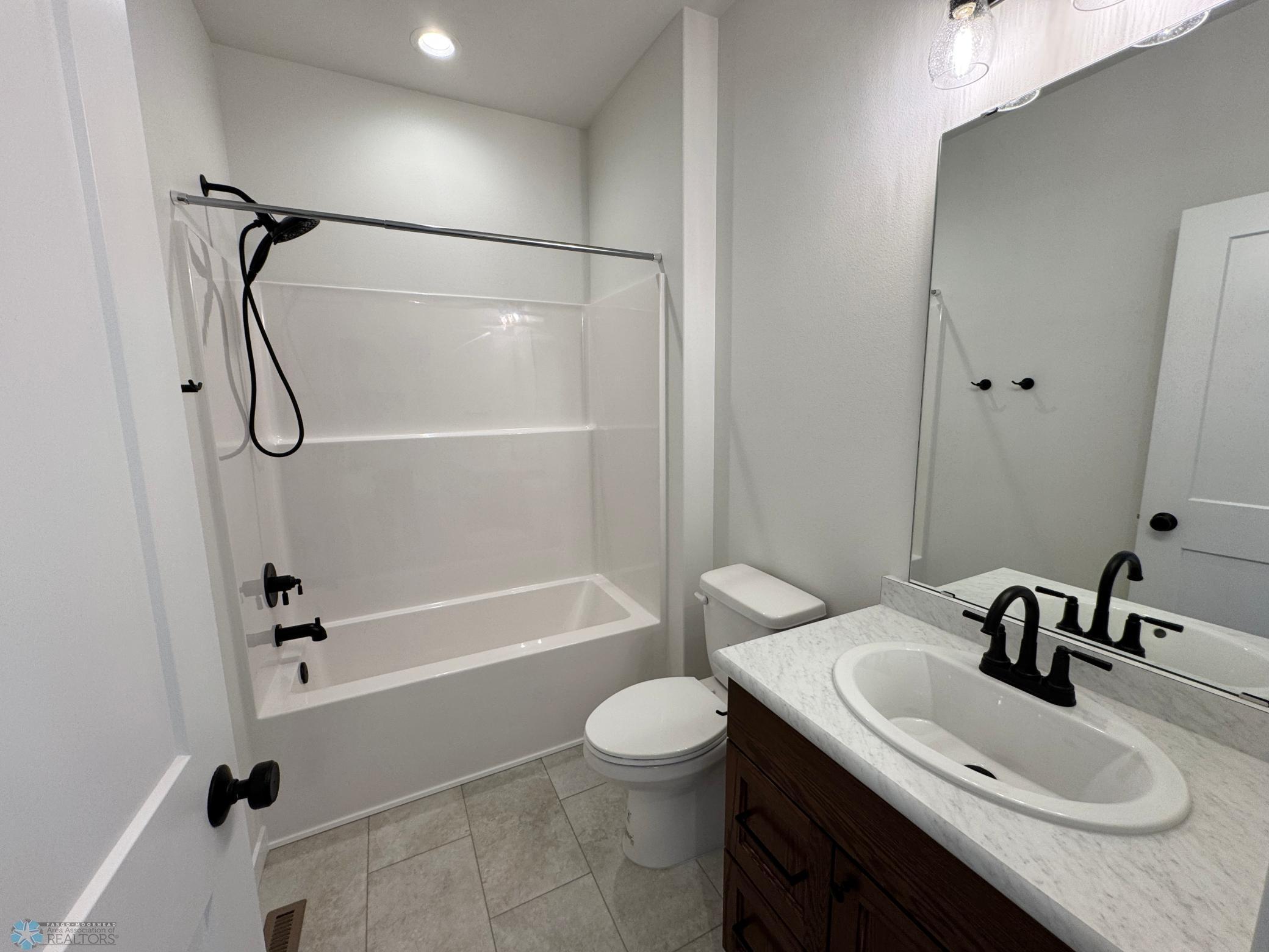 Kindred, North Dakota 58051, United States, 5 Bedrooms Bedrooms, ,3 BathroomsBathrooms,Residential,Pending,152842