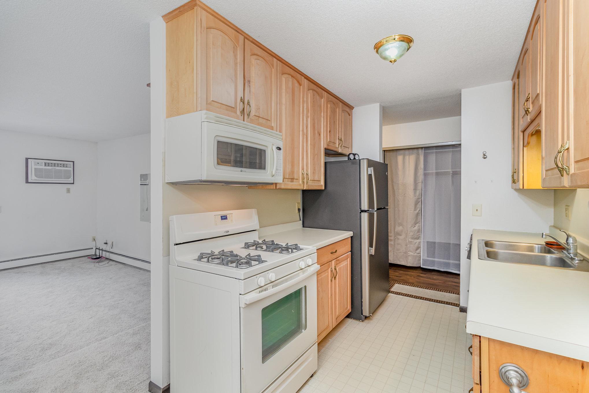 4207 Lakeside Avenue #332, Brooklyn Center, Minnesota image 3