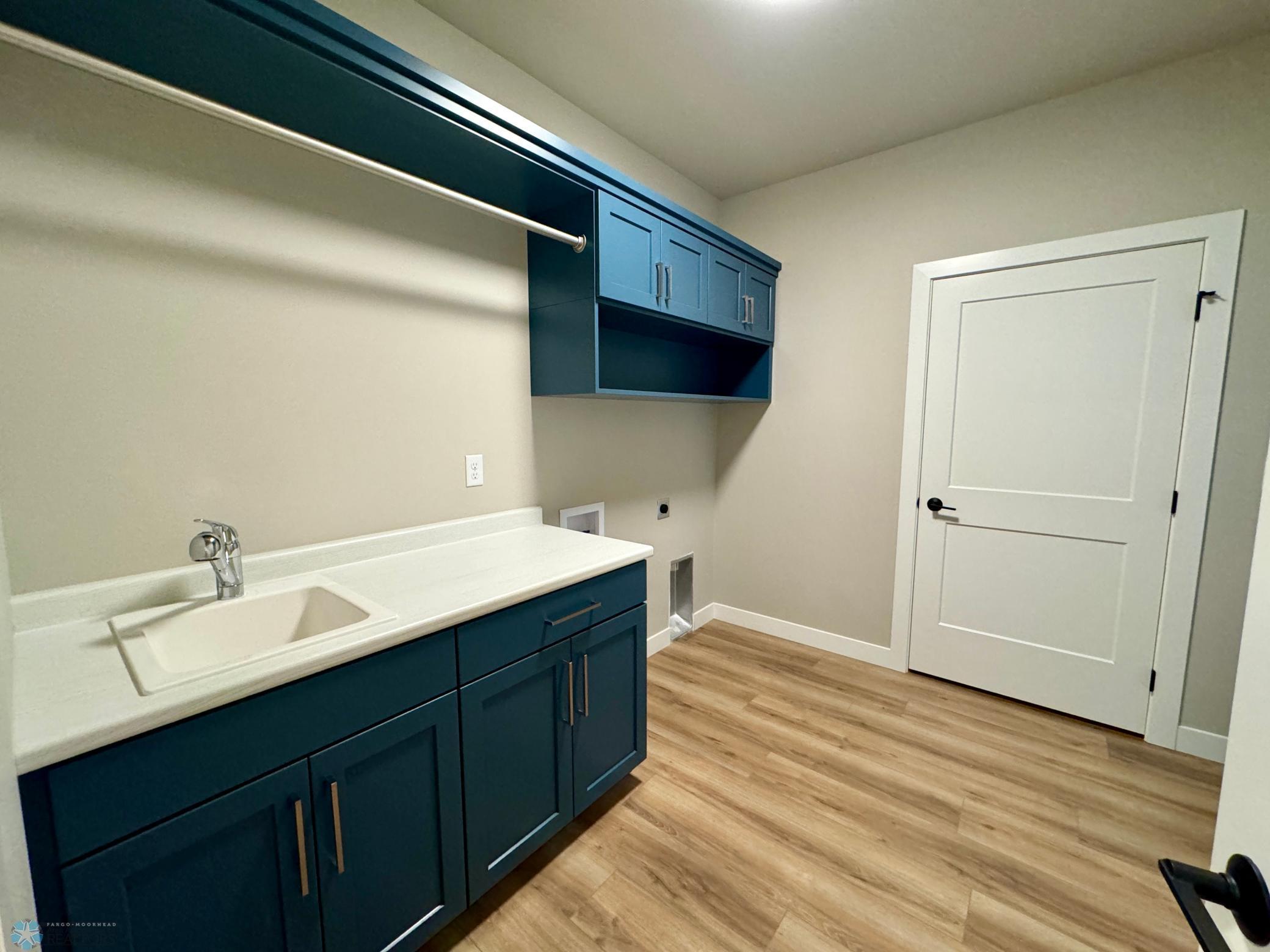 West Fargo, North Dakota 58078, United States, 3 Bedrooms Bedrooms, ,3 BathroomsBathrooms,Residential,Pending,58855