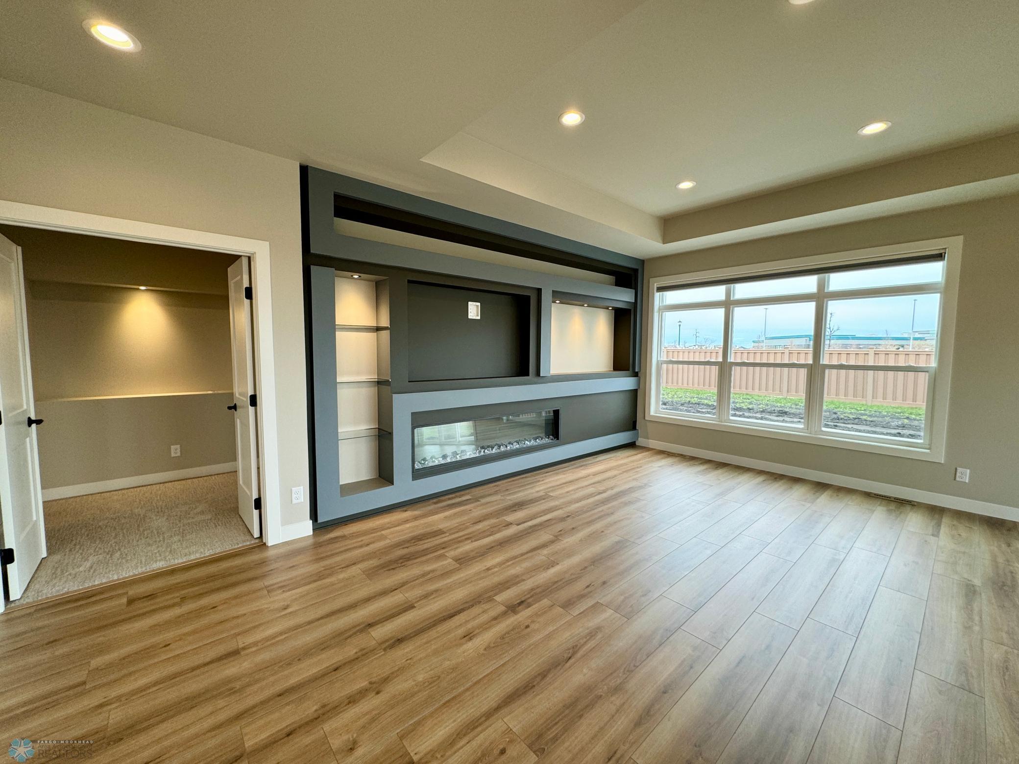 West Fargo, North Dakota 58078, United States, 3 Bedrooms Bedrooms, ,3 BathroomsBathrooms,Residential,Pending,58855