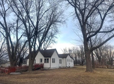 Homes For Sale - 200 5th Street<br/> Redwood County, Walnut Grove, MN 56180