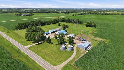 Homes For Sale - 19548 County Road 21<br/> Richmond, MN 56368