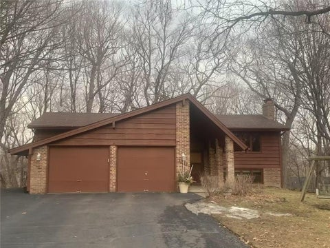 Homes For Sale - 161 Choctaw Circle<br/> Chanhassen, MN 55317