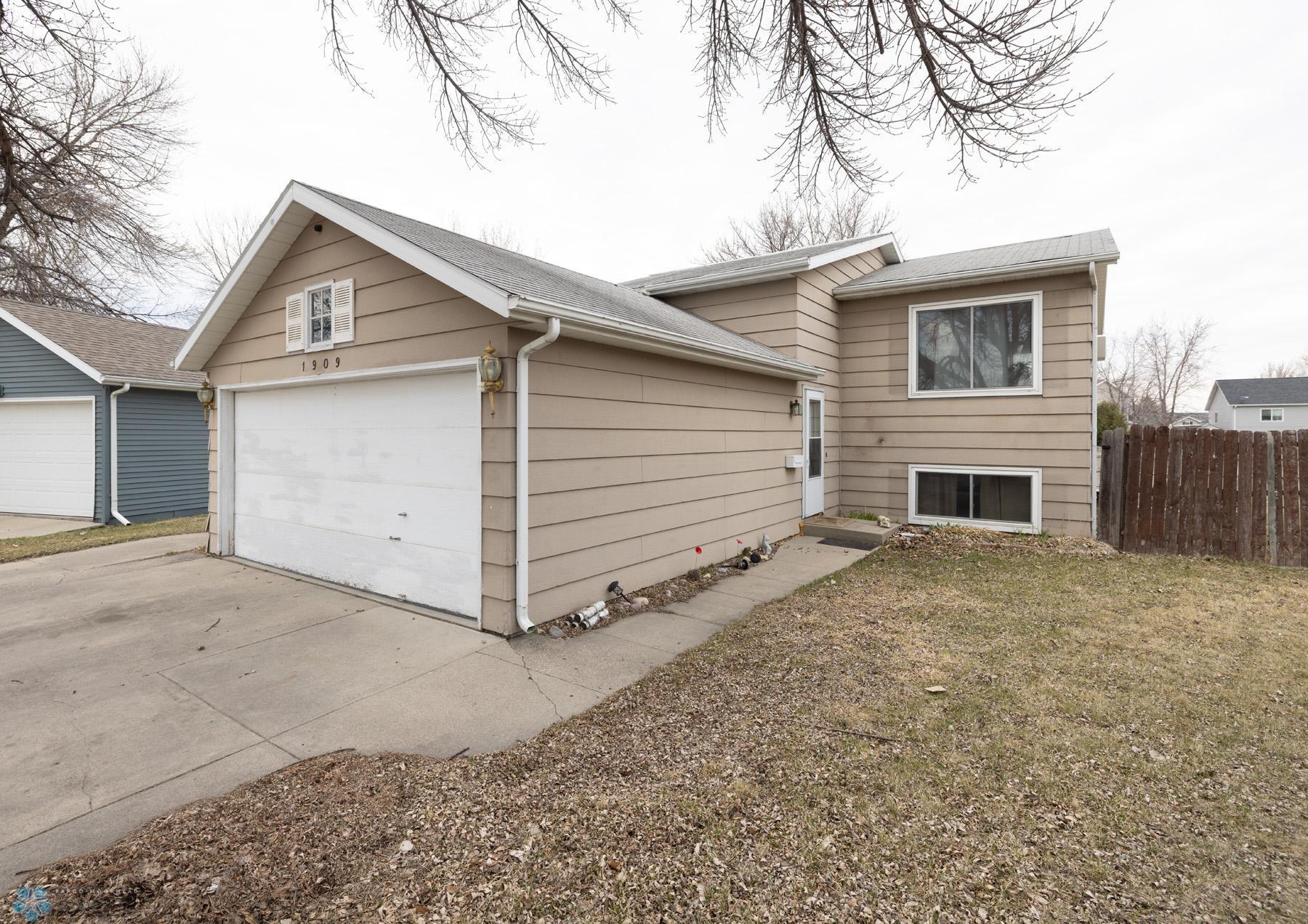 1909 54th Avenue, Fargo, North Dakota image 1