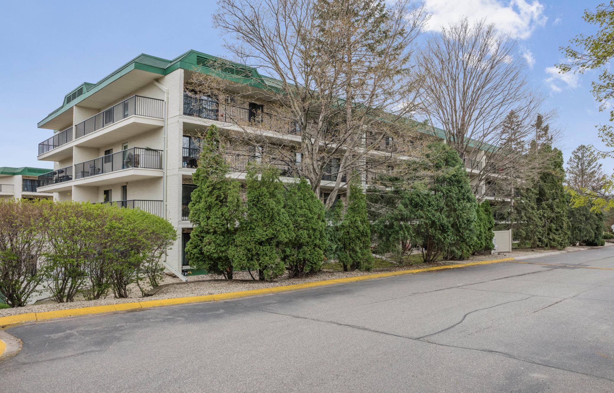 10401 Cedar Lake Road #319, Minnetonka, Minnesota image 27