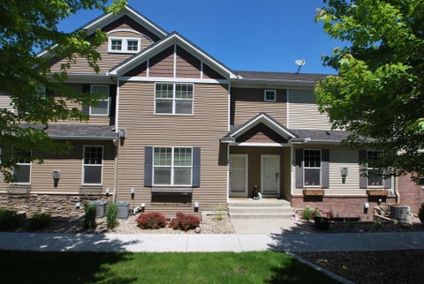 Townhouse For Sale - 7745 Madelyn Creek Drive<br/> Victoria, MN 55386