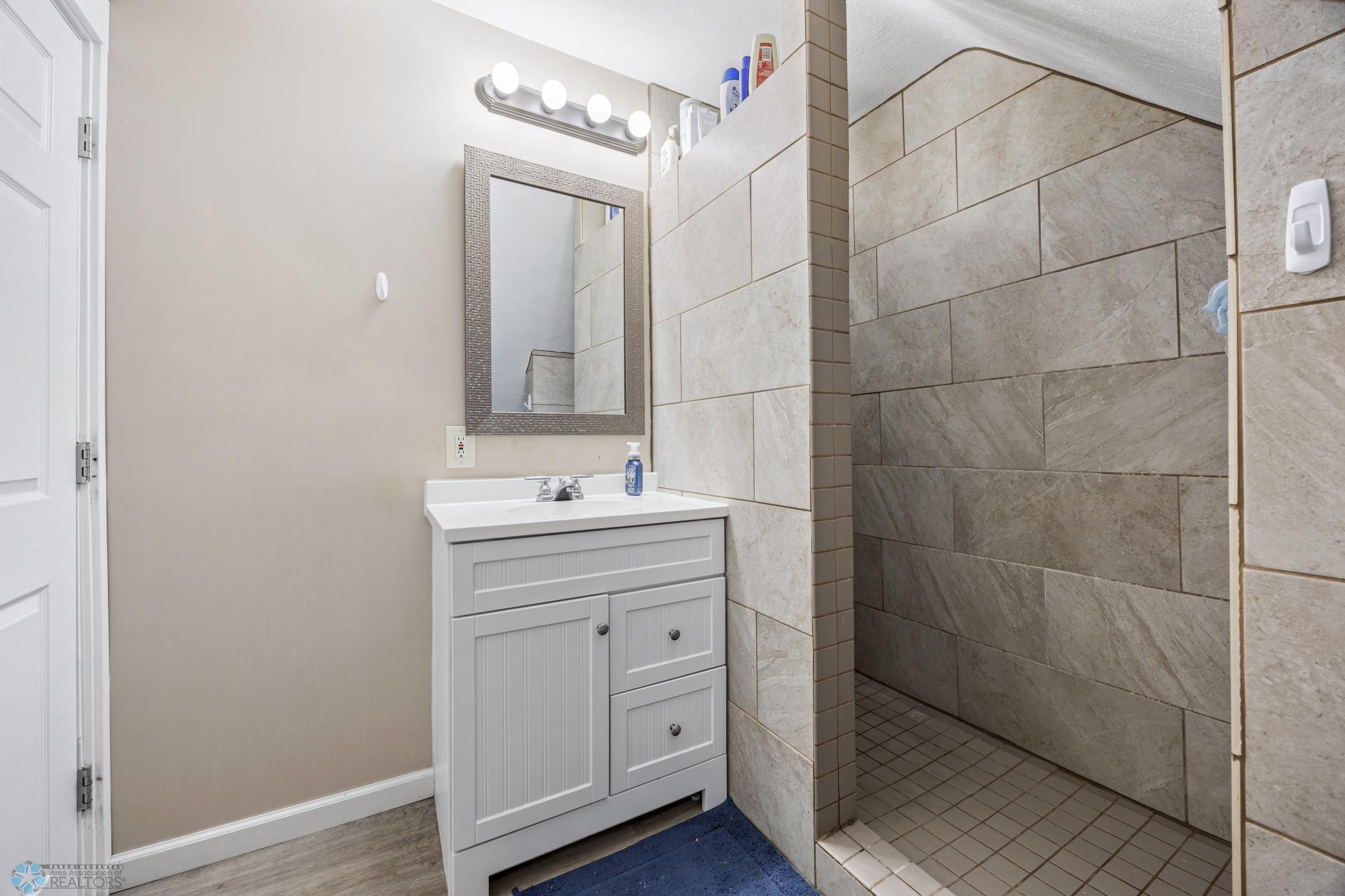 908 University Drive, Fargo, North Dakota image 16