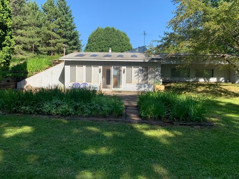 Homes For Sale - 1516 Twin Springs Road<br/> Houlton, WI 54082