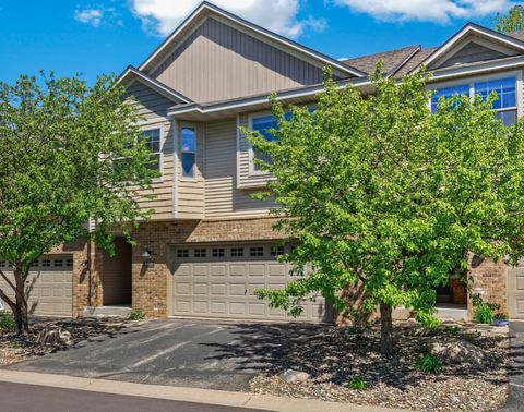 Townhouse For Sale - 8405 Cedarview Circle<br/> Savage, MN 55378