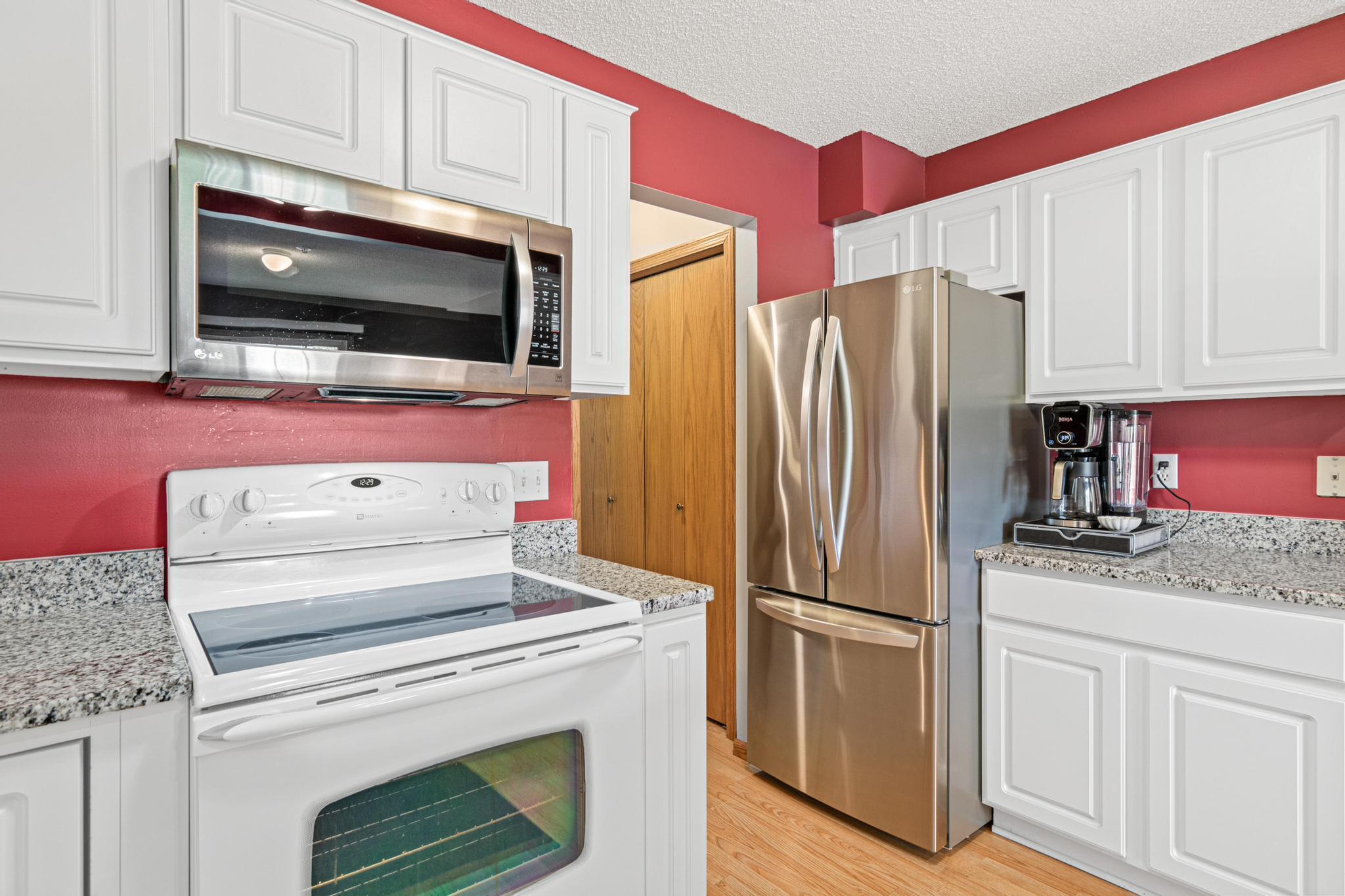 6841 Benton Circle, Inver Grove Heights, Minnesota image 14