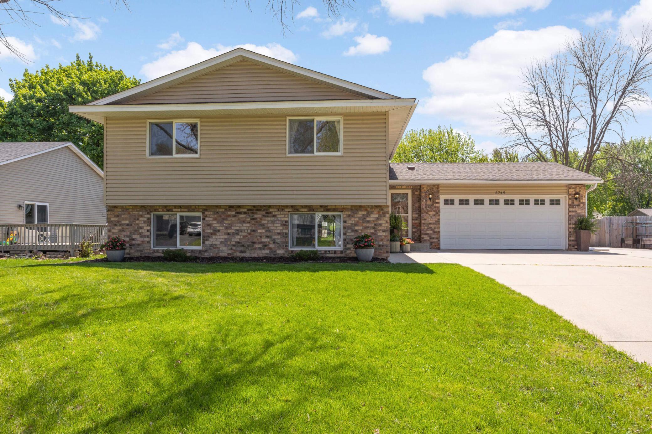 5749 W 137th Street, Savage, Minnesota image 2