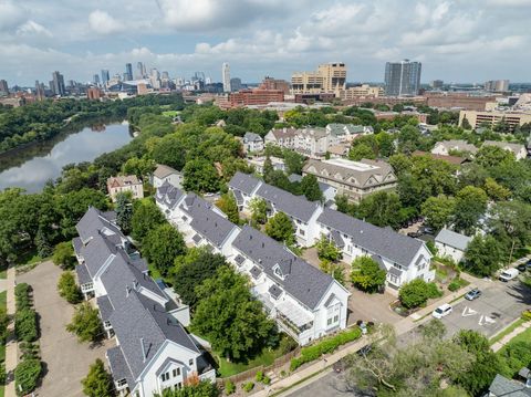Townhouse For Sale - 921 / 923 Dartmouth Place<br/> Hennepin County, Minneapolis, MN 55414
