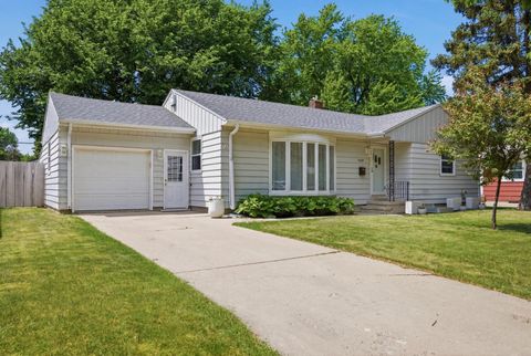 Homes For Sale - 1437 11th Street<br/> Fargo, ND 58103